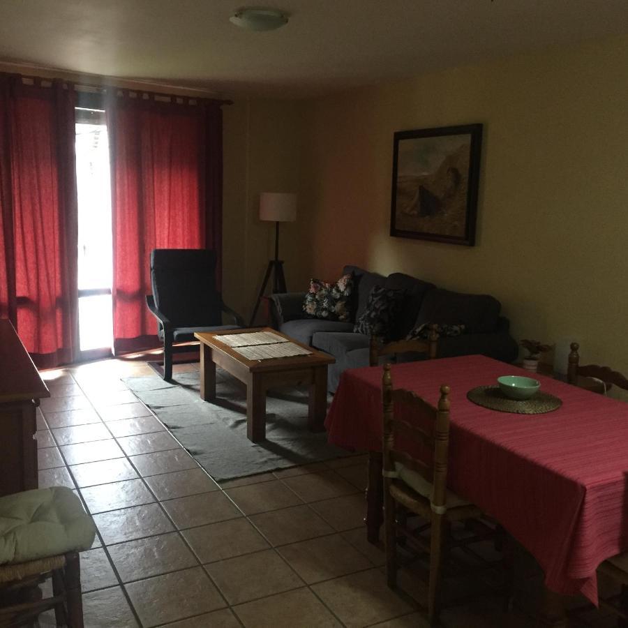 Apartamentos Turisticos San Juan De La Pena Santa Cruz de la Serós Zewnętrze zdjęcie