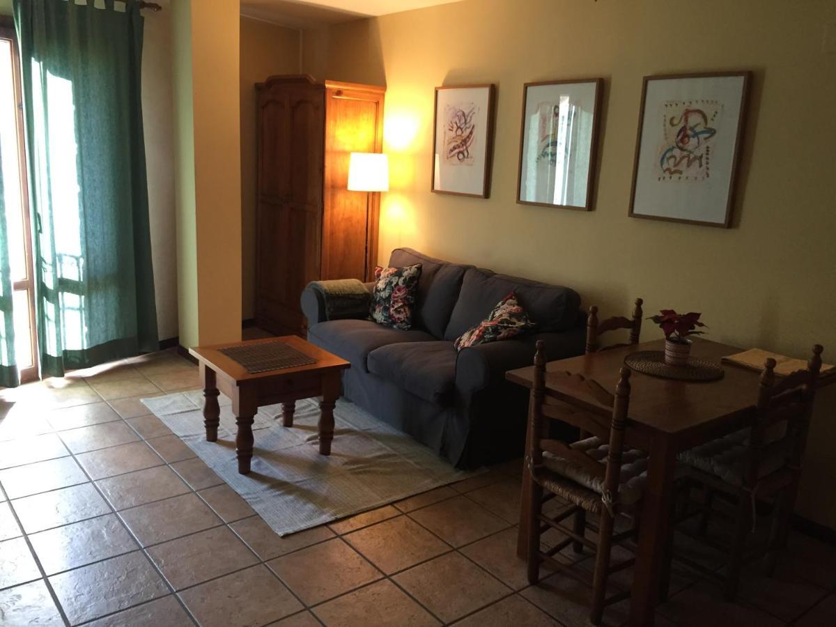 Apartamentos Turisticos San Juan De La Pena Santa Cruz de la Serós Zewnętrze zdjęcie