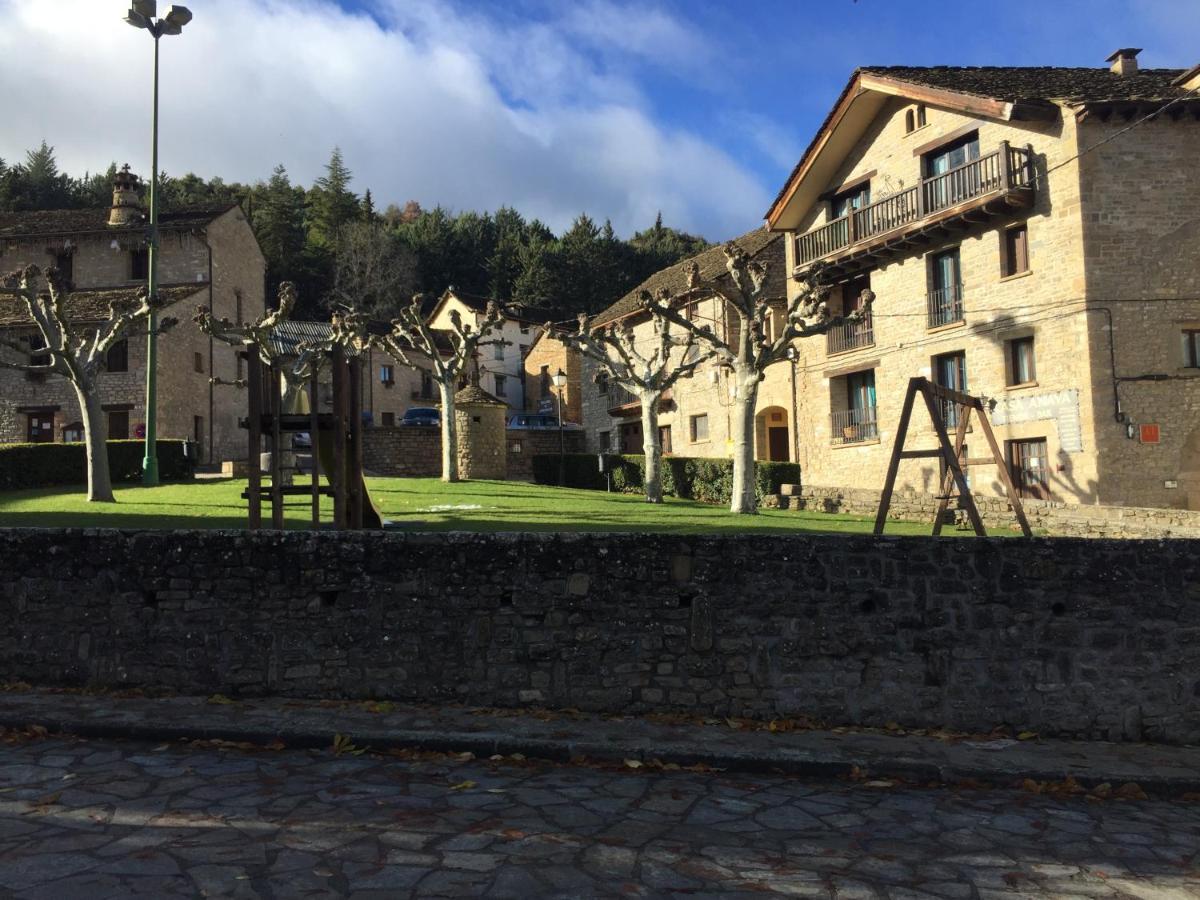 Apartamentos Turisticos San Juan De La Pena Santa Cruz de la Serós Zewnętrze zdjęcie