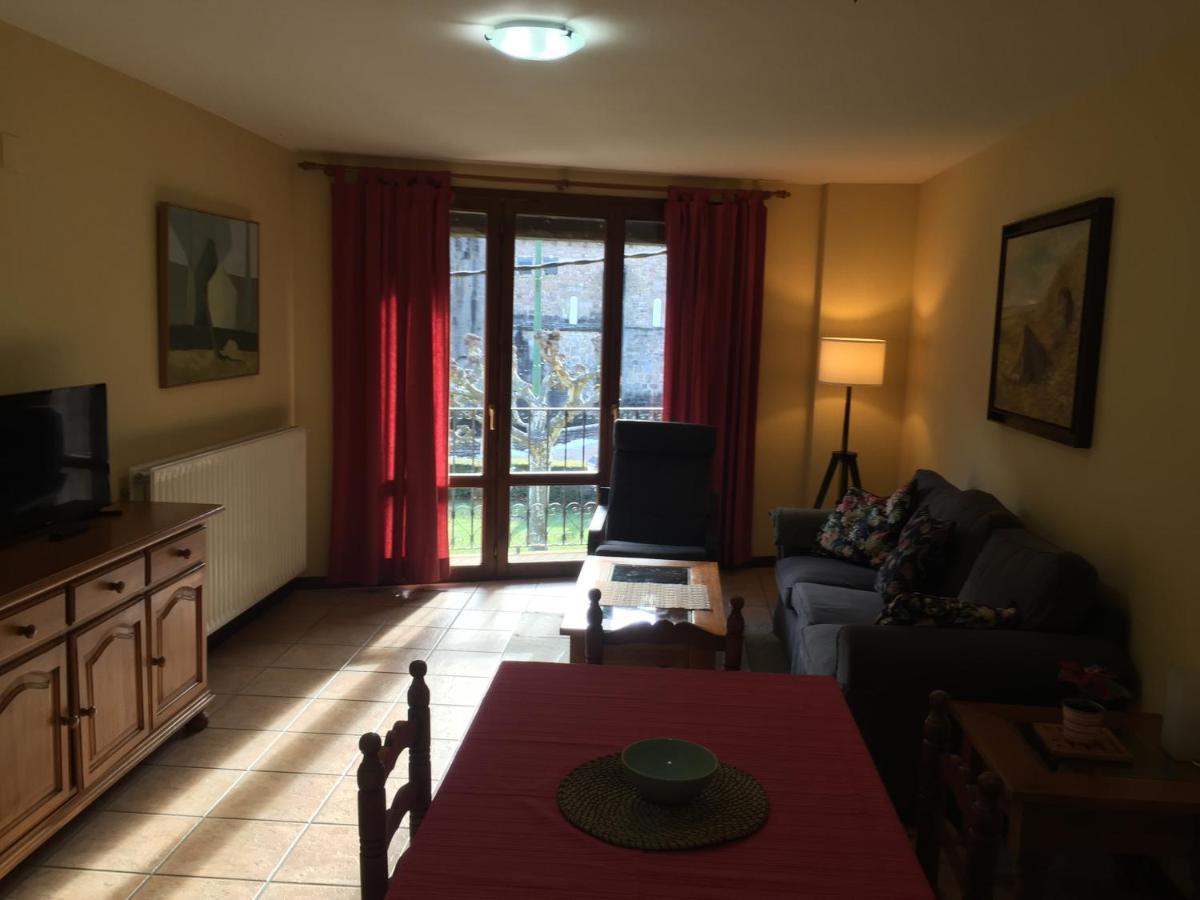 Apartamentos Turisticos San Juan De La Pena Santa Cruz de la Serós Zewnętrze zdjęcie