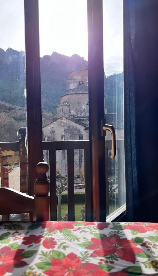 Apartamentos Turisticos San Juan De La Pena Santa Cruz de la Serós Zewnętrze zdjęcie