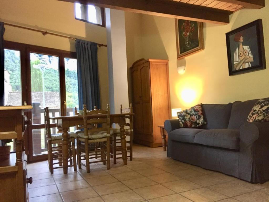 Apartamentos Turisticos San Juan De La Pena Santa Cruz de la Serós Zewnętrze zdjęcie