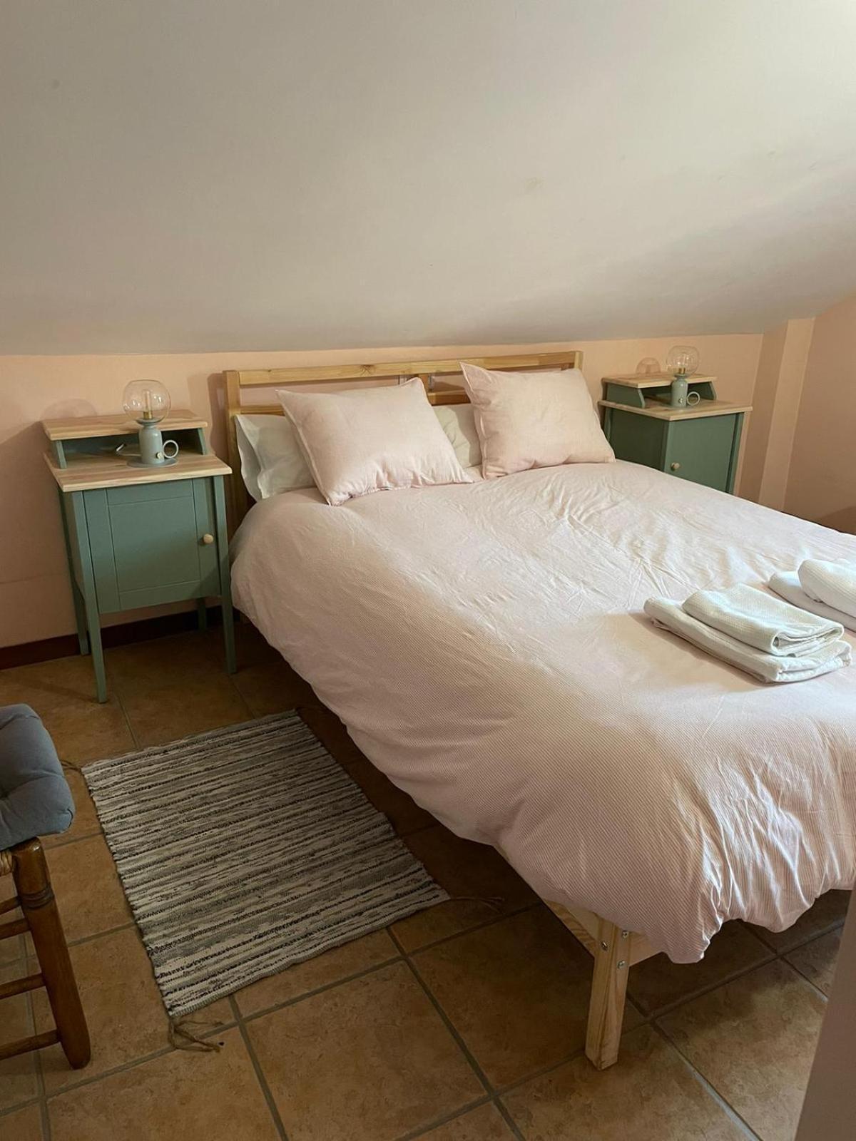 Apartamentos Turisticos San Juan De La Pena Santa Cruz de la Serós Zewnętrze zdjęcie